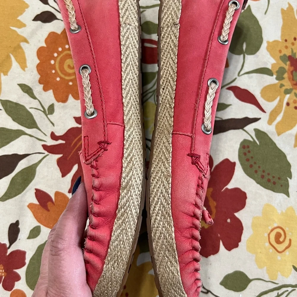 UGG Australia 1004111 Moccasin Espadrilles Boat Flats Slip On Women US 9.5 red.‎